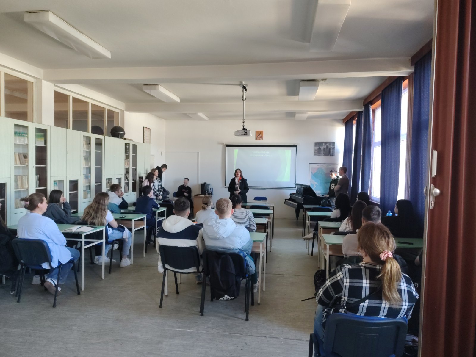 Угледни час